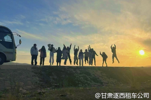 甘肅有沒有適合公司年度旅游的包車套餐？  